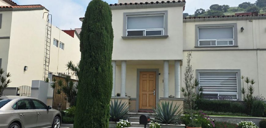 Residencia en condominio con excelente ubicación en Vista Esmeralda, Atizapán