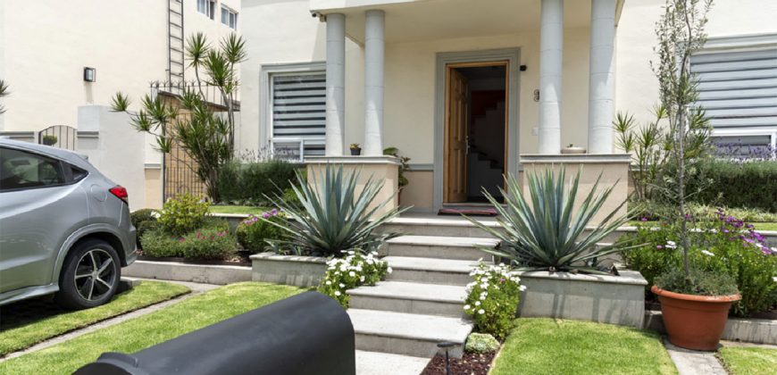 Residencia en condominio con excelente ubicación en Vista Esmeralda, Atizapán