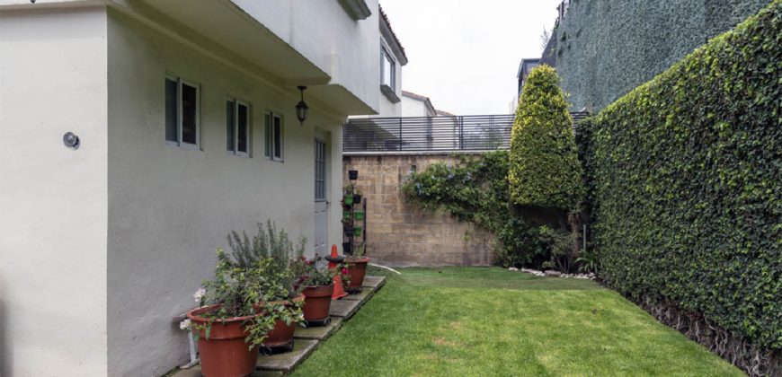 Residencia en condominio con excelente ubicación en Vista Esmeralda, Atizapán