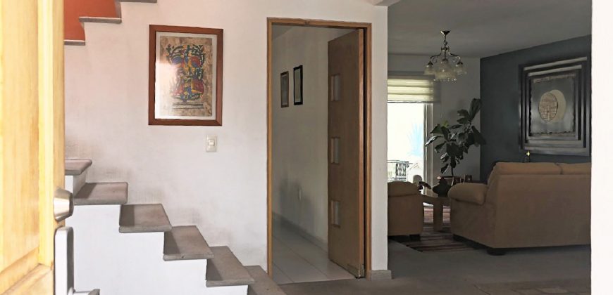 Residencia en condominio con excelente ubicación en Vista Esmeralda, Atizapán