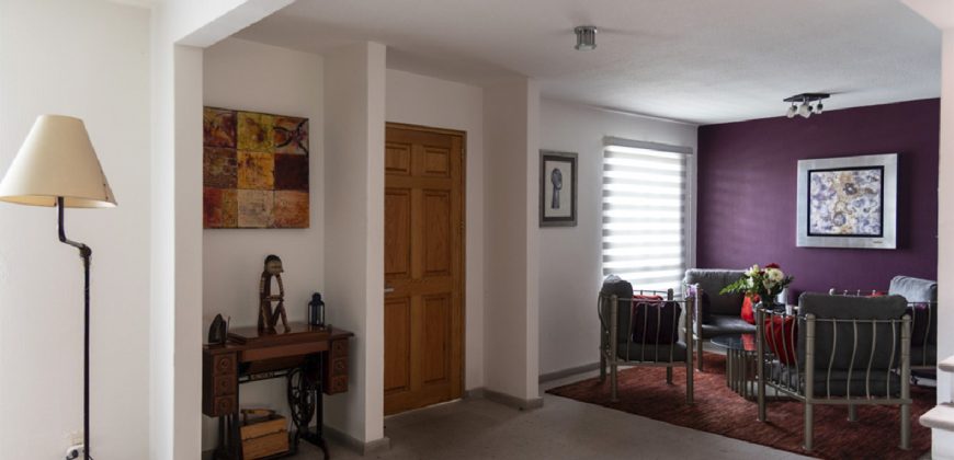 Residencia en condominio con excelente ubicación en Vista Esmeralda, Atizapán