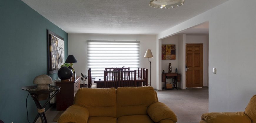 Residencia en condominio con excelente ubicación en Vista Esmeralda, Atizapán