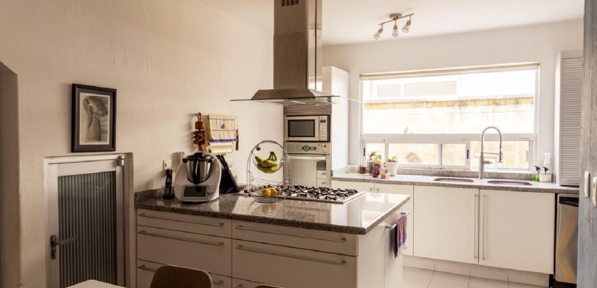 Residencia en condominio con excelente ubicación en Vista Esmeralda, Atizapán