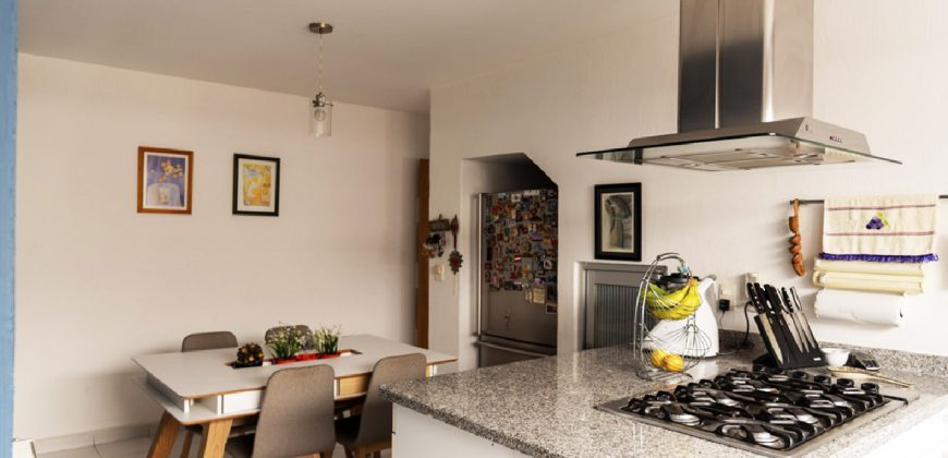 Residencia en condominio con excelente ubicación en Vista Esmeralda, Atizapán