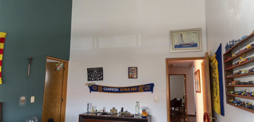 Residencia en condominio con excelente ubicación en Vista Esmeralda, Atizapán