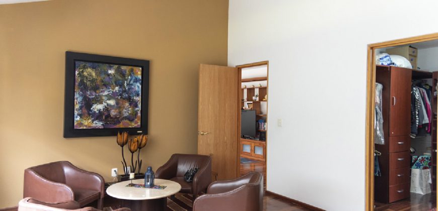 Residencia en condominio con excelente ubicación en Vista Esmeralda, Atizapán