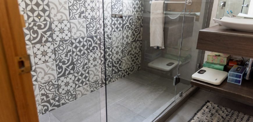 Residencia en condominio con excelente ubicación en Vista Esmeralda, Atizapán