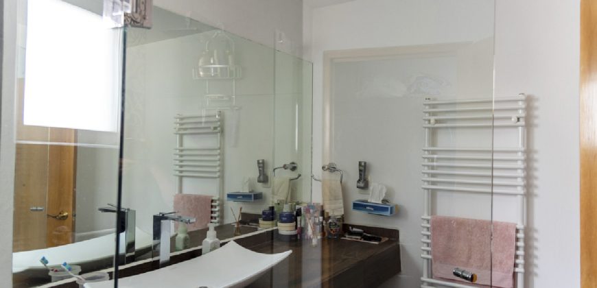 Residencia en condominio con excelente ubicación en Vista Esmeralda, Atizapán