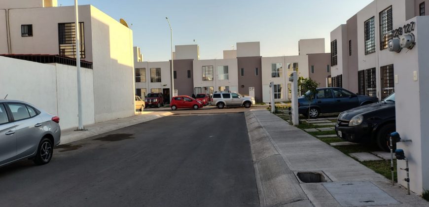 Casa En Renta En Villas De La Estancia Cerca Planta Toyota